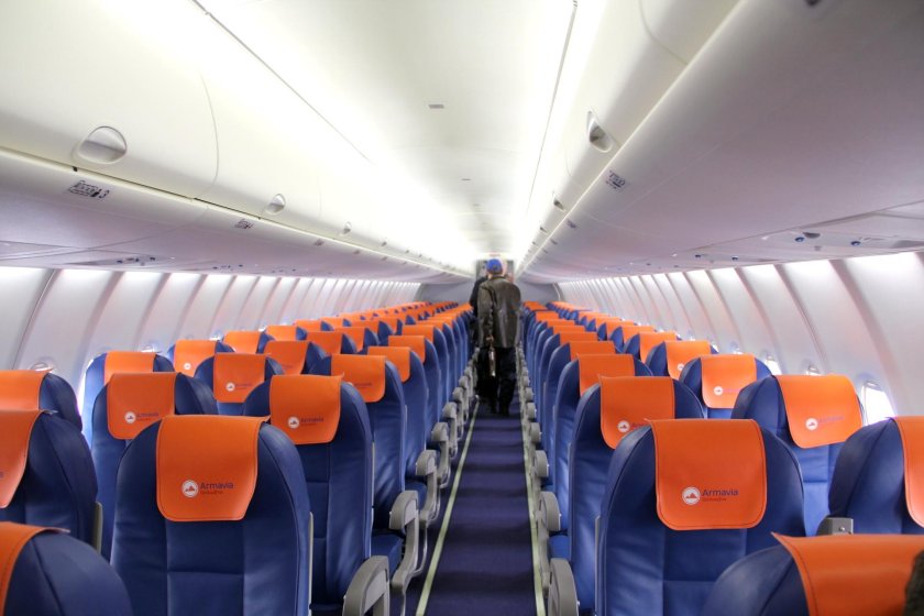 SSJ-100 самолет салон