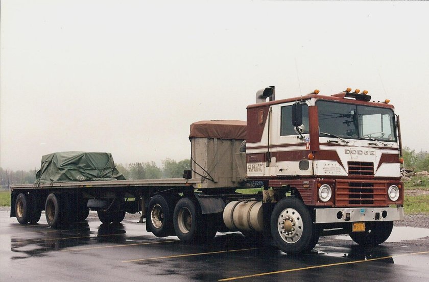 Грузовик dodge LNT 1000