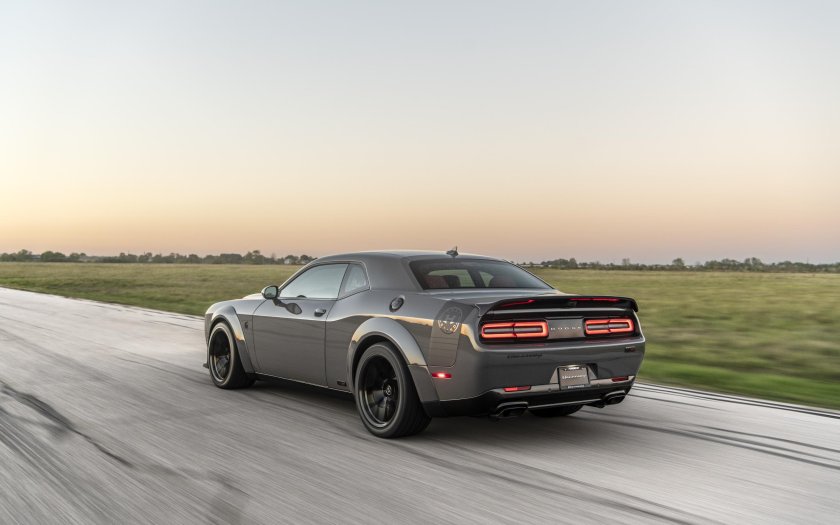 Додж Челленджер с боку