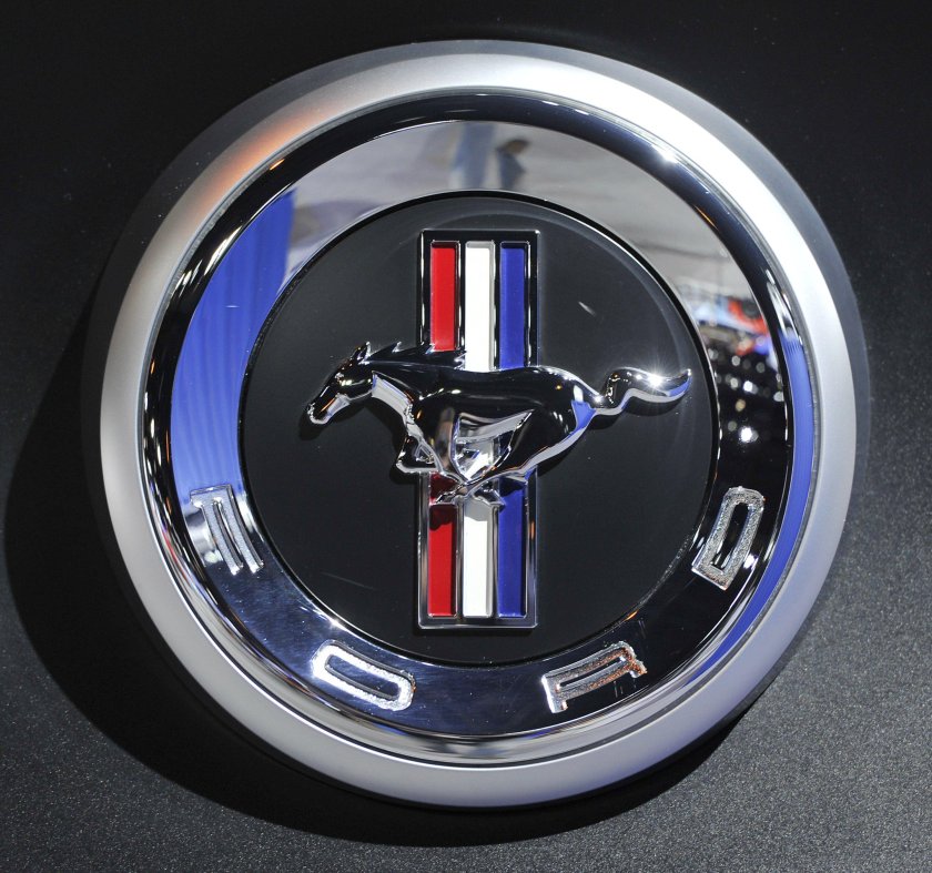 Мустанг шильдик