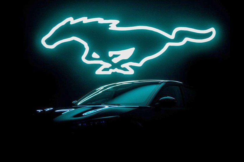 Ford Mustang неон