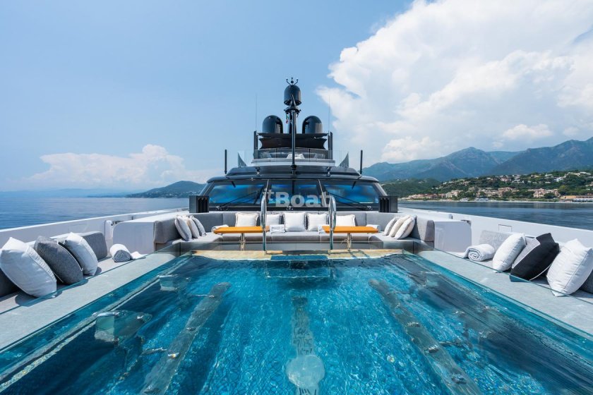 Tommy Hilfiger на яхте