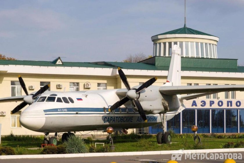 Самолёт памятник АН-24б в Саратове