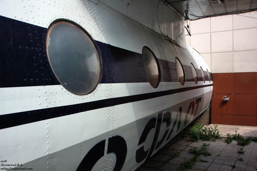 Самолет АН 24 В Махачкале кафе