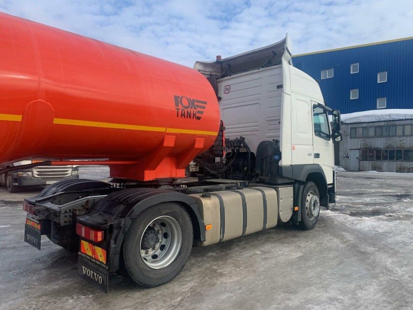 Вольво бензовоз