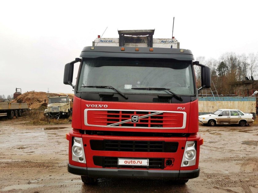 Самосвал volvo