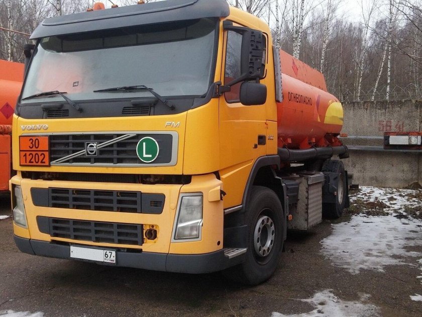 Вольво бензовоз 6х4