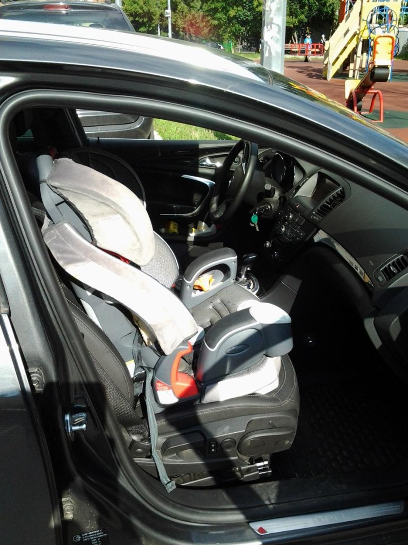 Крепление кресла в машине