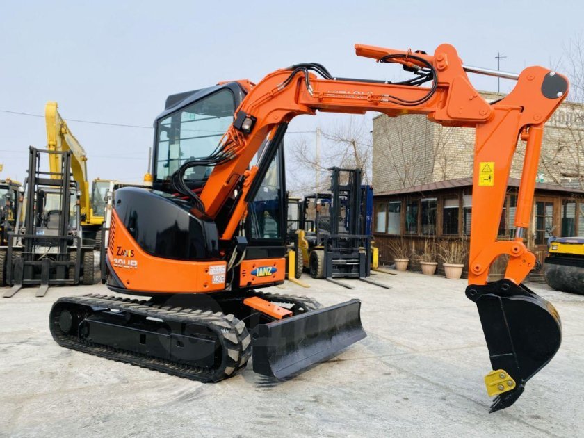 Водяной насос экскаватора Хитачи 55ур