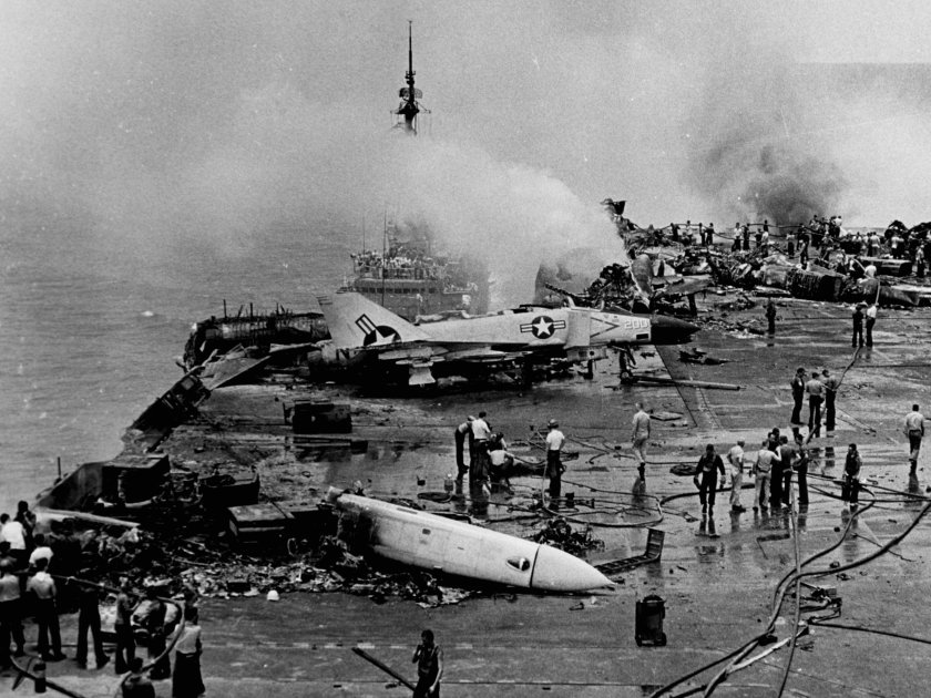 Пожар на авианосце Форрестол