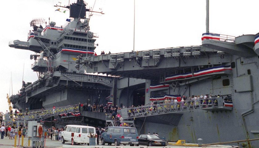 Авианосец Саратога