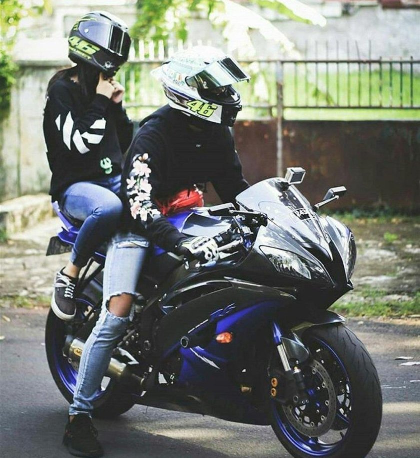 Yamaha r6 черный с мотогонщиком