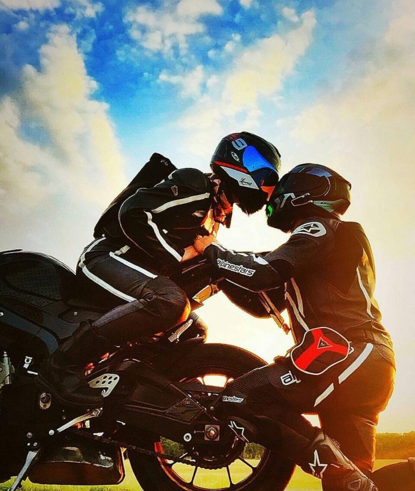 На мотоцикле вдвоем