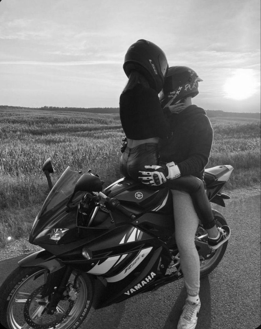 Фотосессия на мотоцикле пара