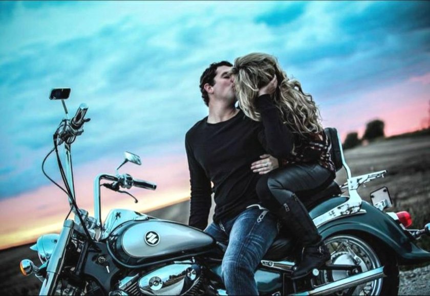 Парочка на мотоцикле