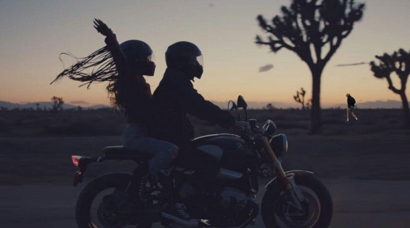 Девушка и парень на мотоцикле