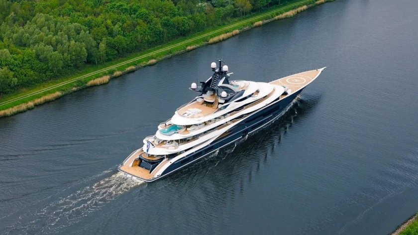 Яхта lurssen tis