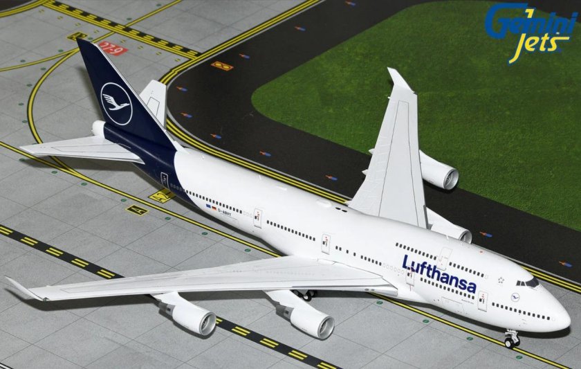 Модель самолета boeing 747