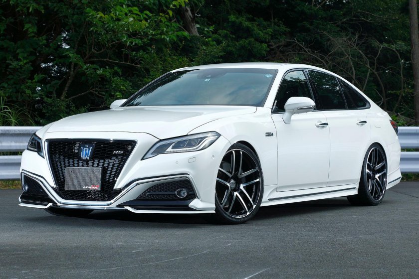 Тойота Кроун 2020