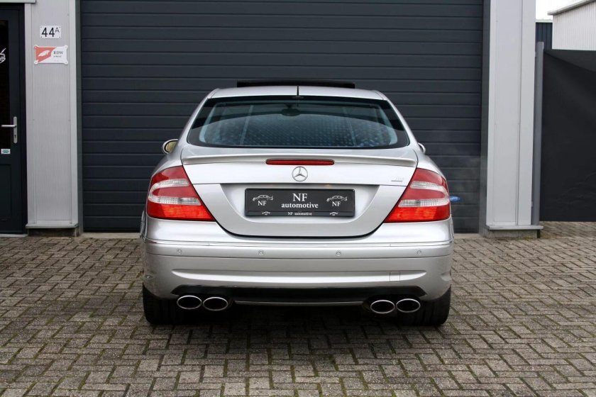 Мерседес 200 сзади