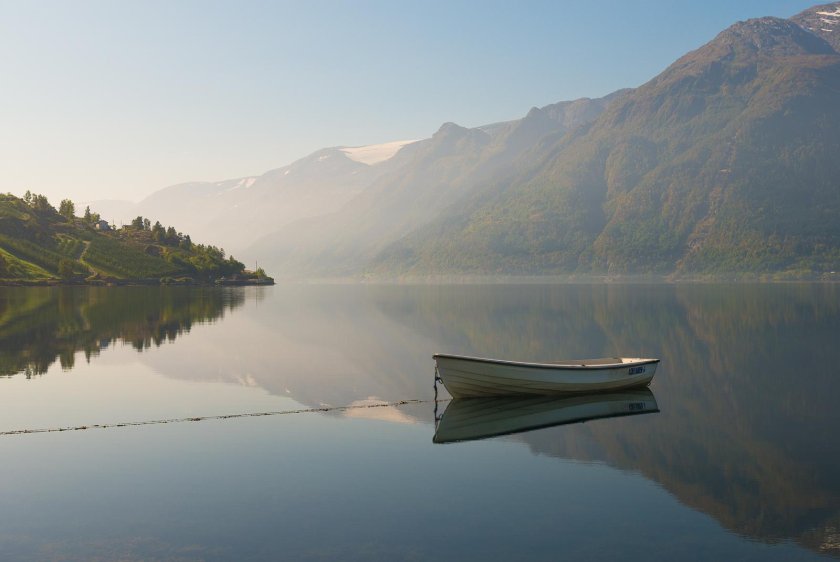 Норвегия фьорды лодка
