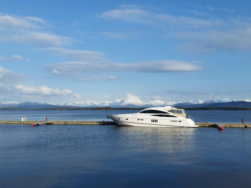 Яхта Скандинавия