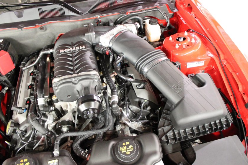 Форд Мустанг, 2011 двигатель