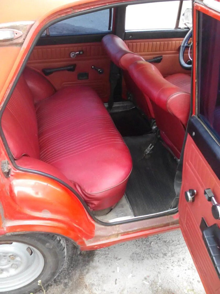 Москвич 412 красный салон