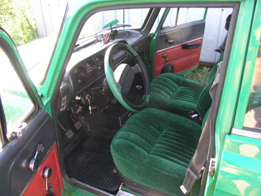 Москвич 2140 салон