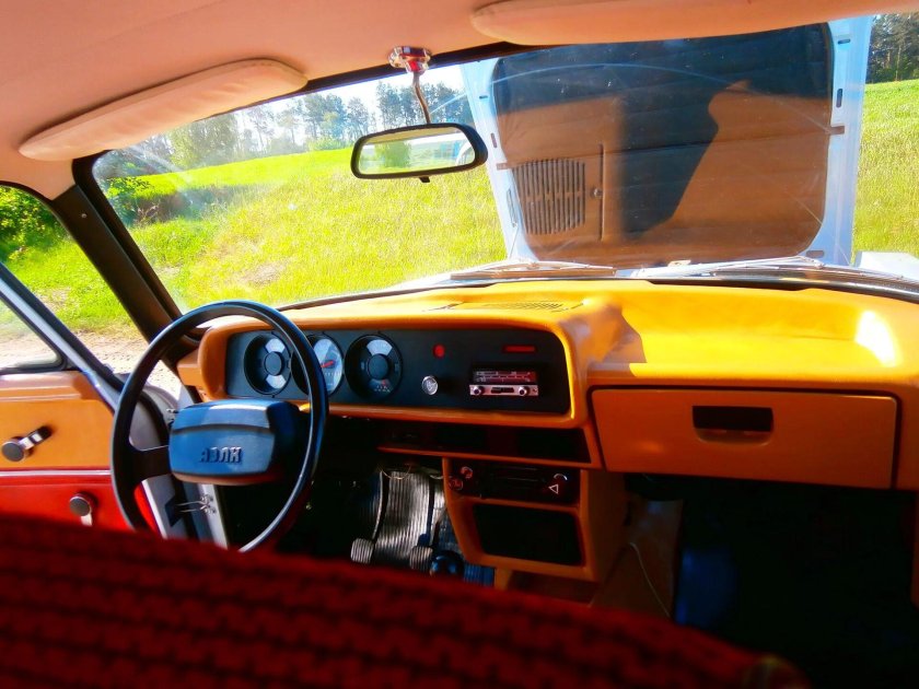 Москвич АЗЛК 2140 салон