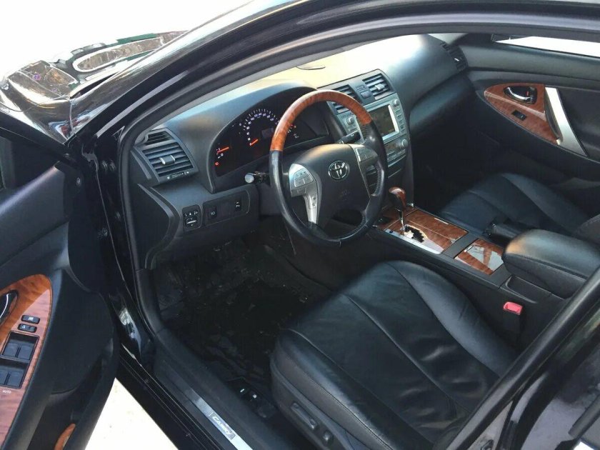 Тойота Камри 40 черный салон