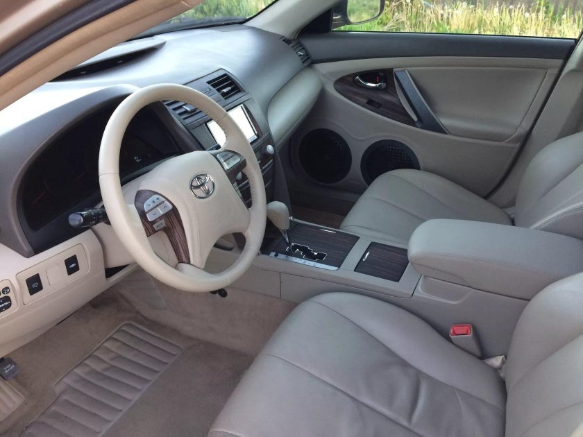 Камри 40 белый салон