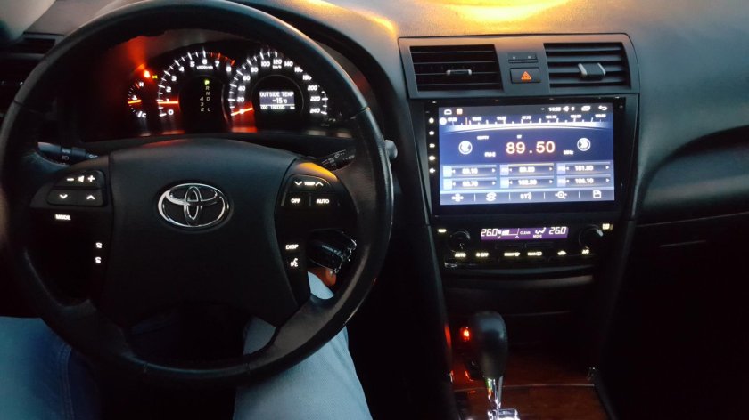 Тойота Камри 40 черный салон