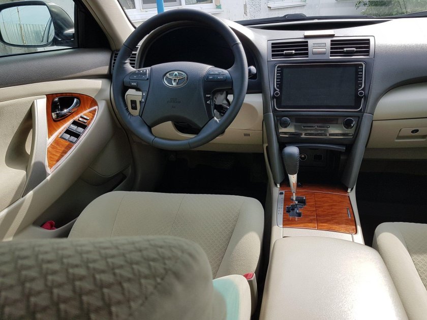 Тойота Камри 2.5 салон