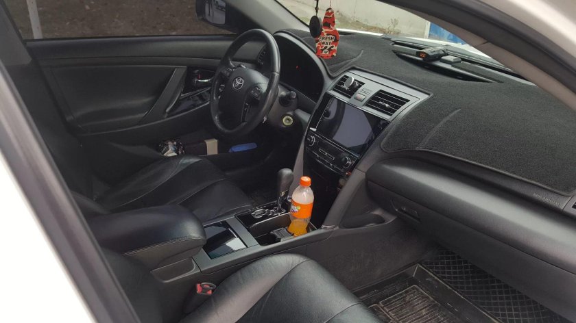 Тойота Камри 40 черный салон