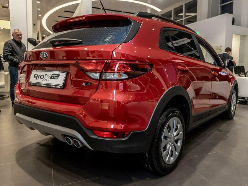 Красный Kia Rio x-line 2021