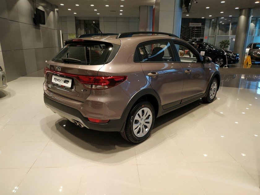 Киа Рио х-лайн коричневый