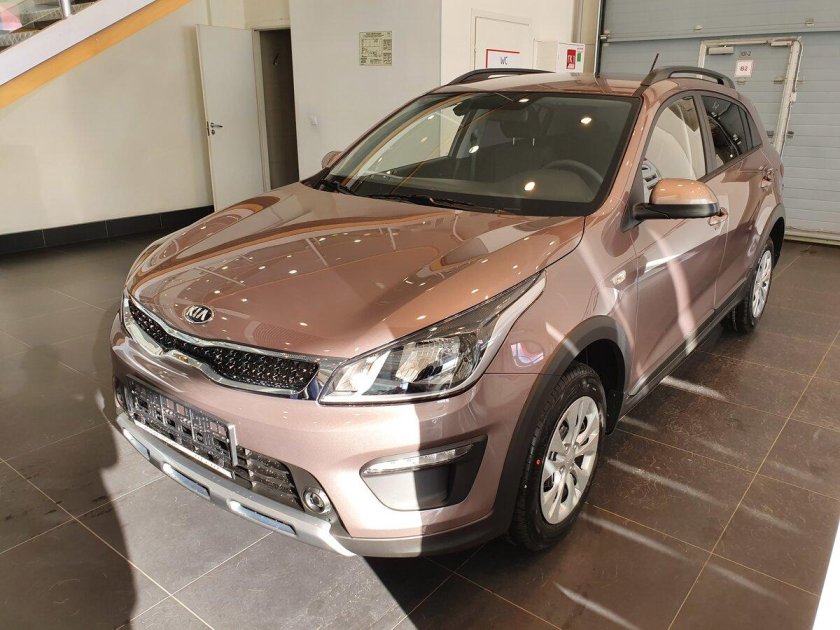 Siena Brown Kia Rio x-line