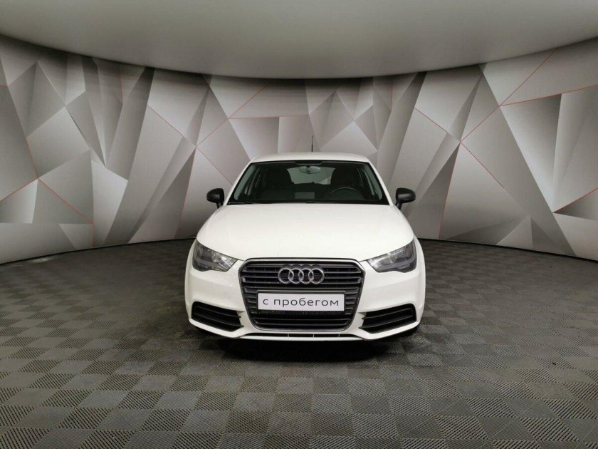 Белая ауди