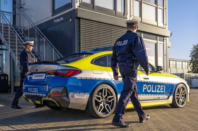 Полицейская машина