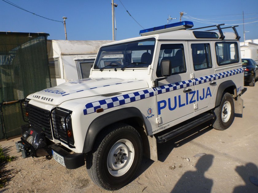 Ленд Ровер Дефендер полицейский