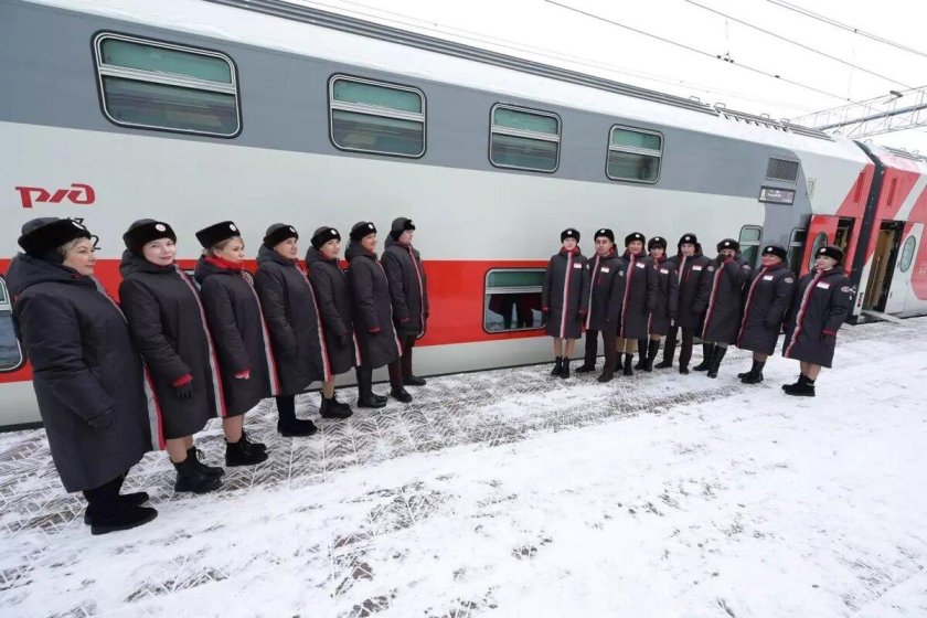 Двухэтажный фирменный поезд ржд