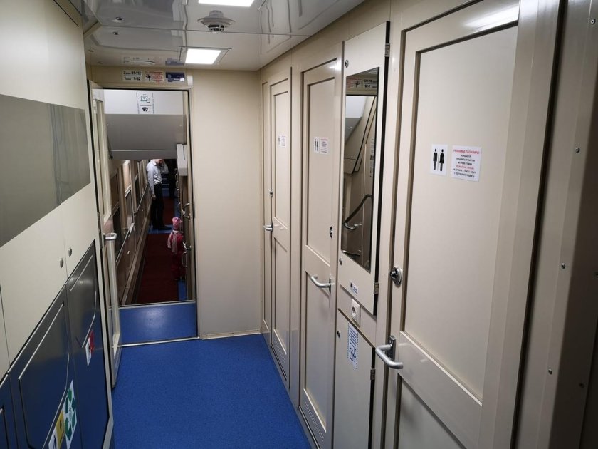 Купе в двухэтажном поезде РЖД