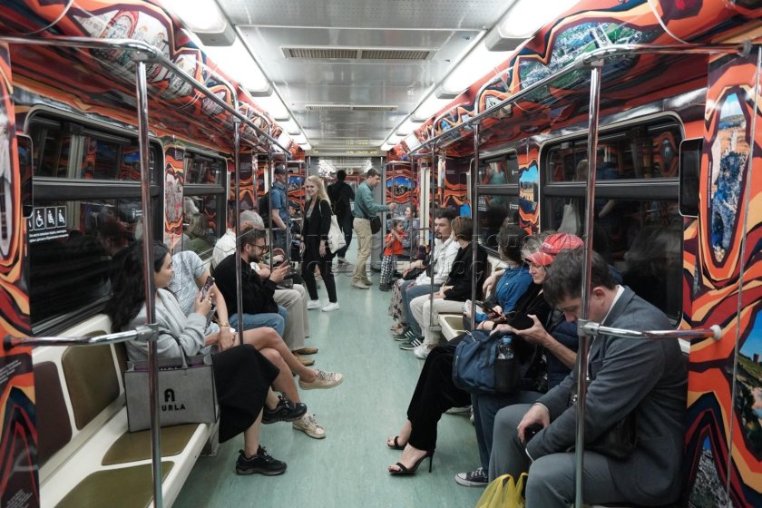 Поезд метро