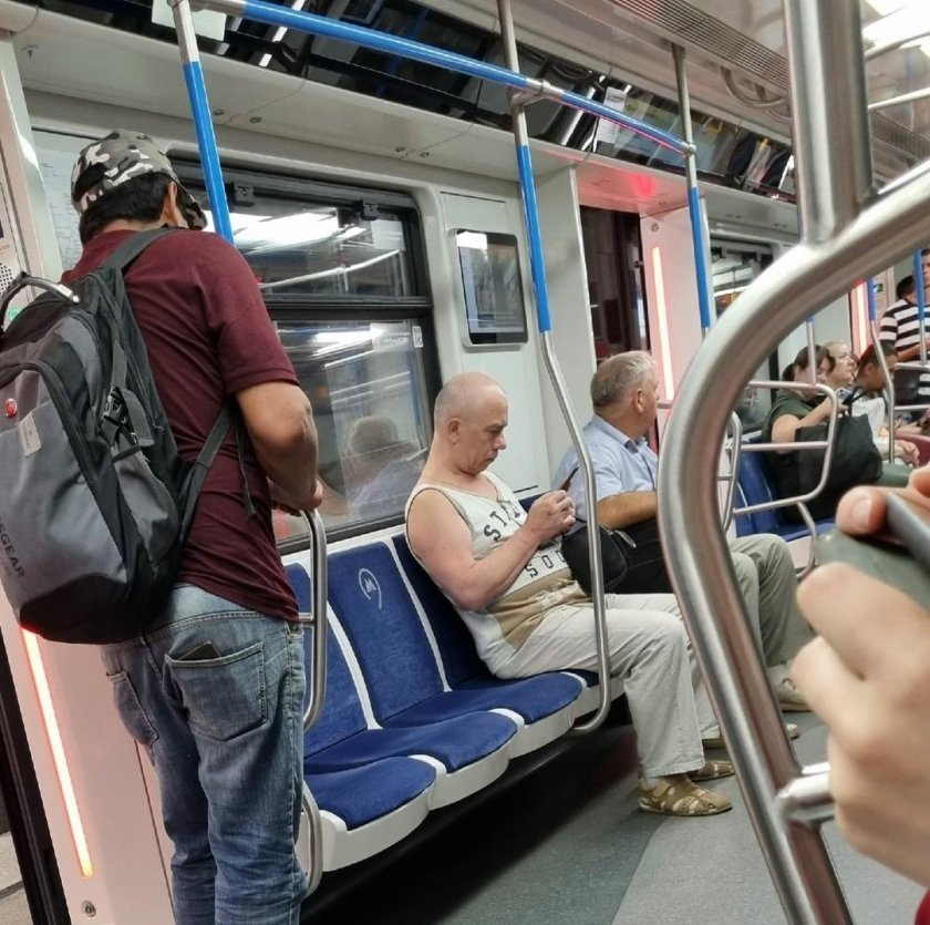 Человек в метро