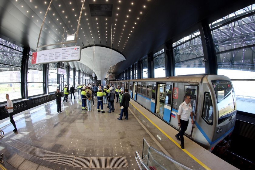 Станция метро московская