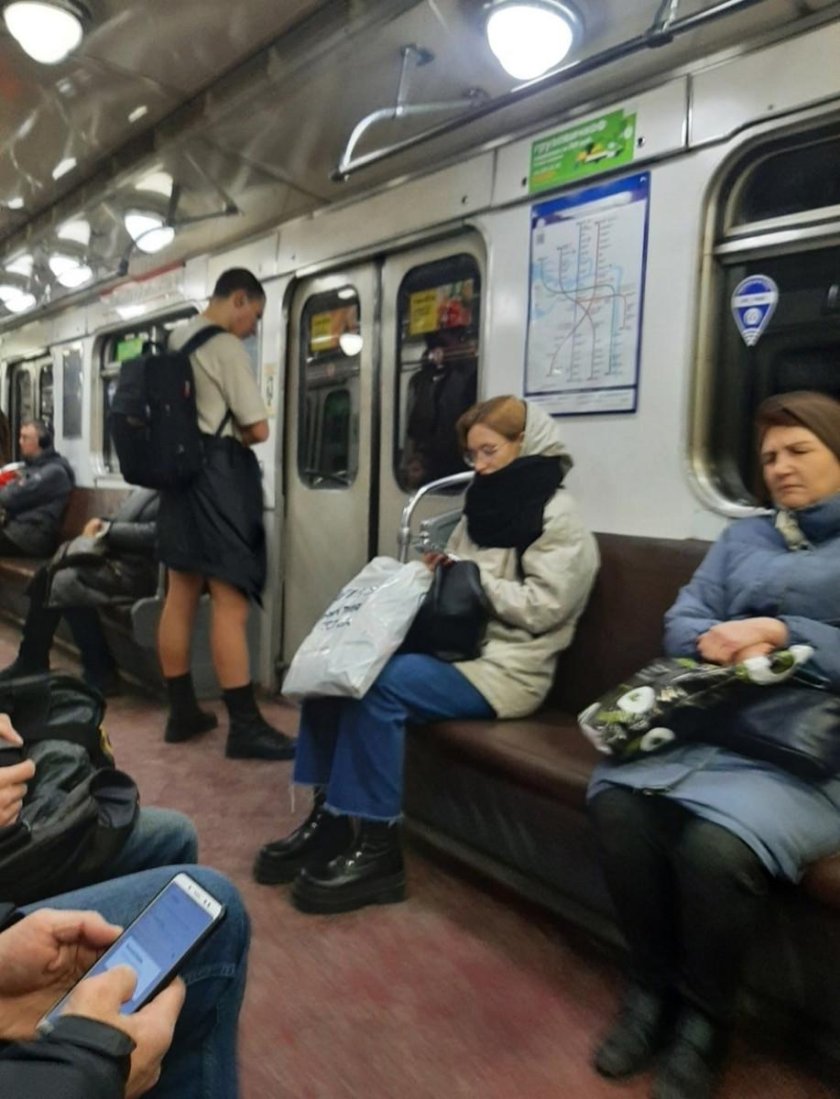 Люди в метро