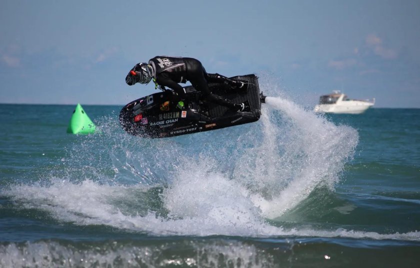 Катание на гидроцикле