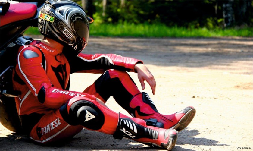 Мотогонщик Dainese