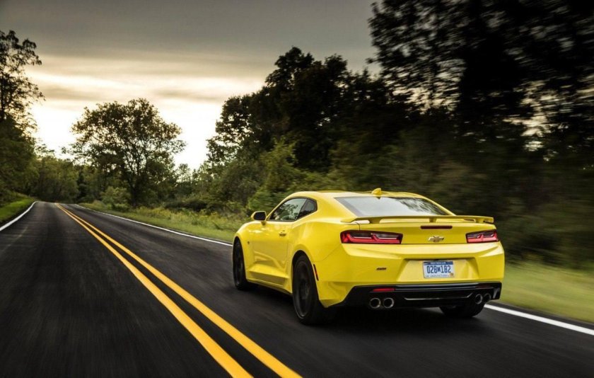 Шевроле Камаро 2016 желтая